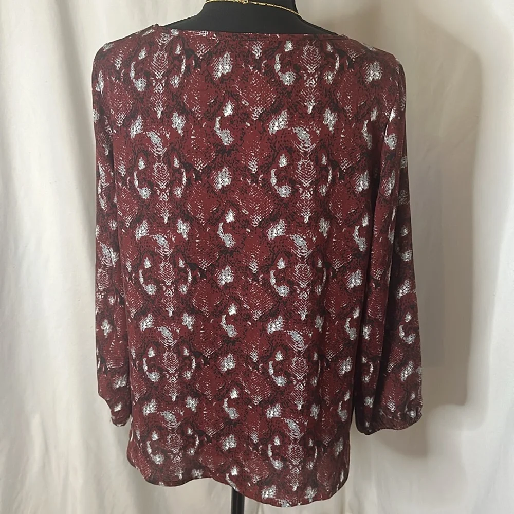 NWOT WEST KEI‎ printed blouse - wine/burgundy